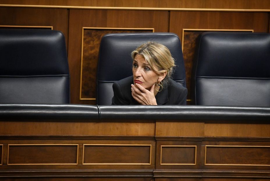 La vicepresidenta segunda y ministra de Trabajo y Economía Social, Yolanda Díaz, durante una sesión plenaria en el Congreso de los Diputados. Fuente: Fernando Sánchez / Europa Press