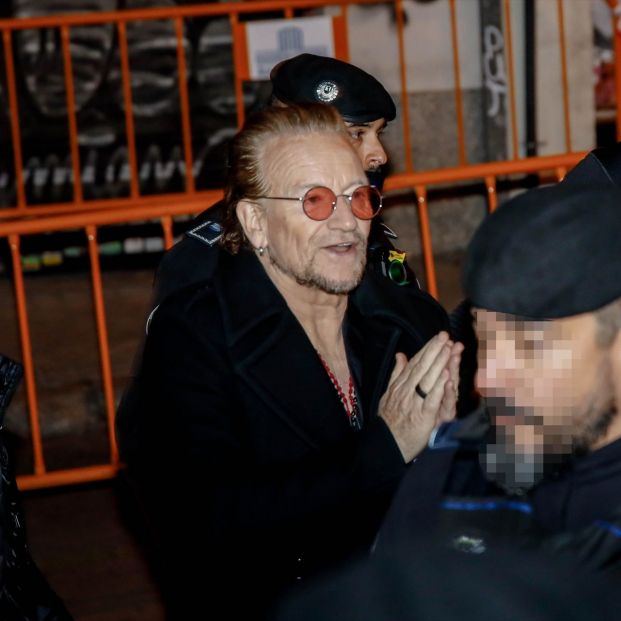 El cantante Paul David Hewson, conocido como Bono, a su llegada al Teatro Coliseum para la presentación de su libro ‘Surrender, 40 Songs, One Story’ (2022).Fuente: Carlos Luján / Europa Press