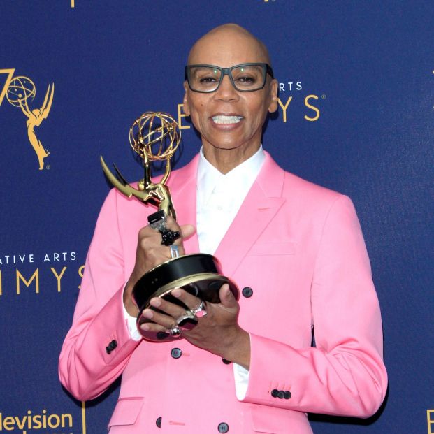 RuPaul recibiendo uno de los premios de Primetime Creative Emmy Awards (2018). Fuente: Bigstock