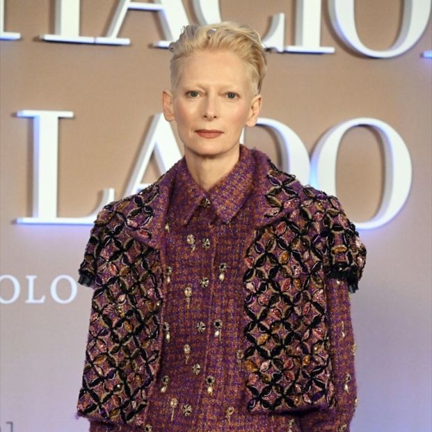 Tilda Swinton posando en el photocall de la película 'La habitación de al lado' (2024). Fuente: José Oliva / Europa Press