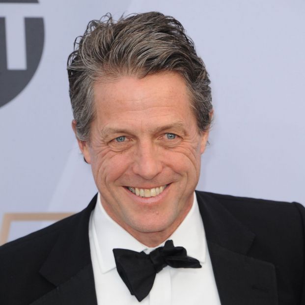 Hugh Grant﻿ posando en la gala de los Premios del Sindicato de Actores (2019). Fuente: Bigstock