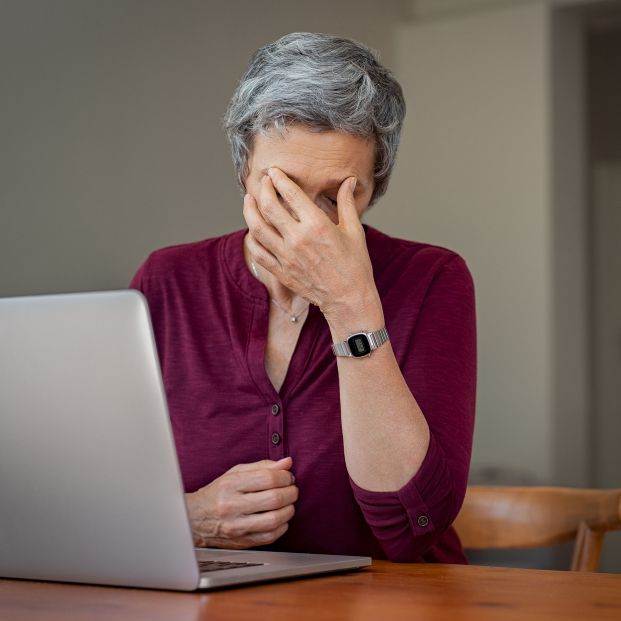 Mujer con dolor crónico. Fuente: Bigstock