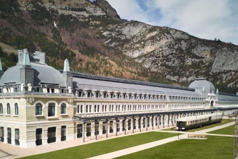 El hotel de cinco estrellas en los Pirineos que fue una estación de tren (Barceló Hotel Group)