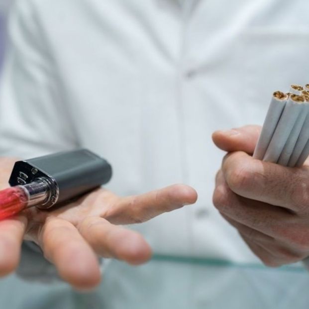 Los cigarrillos electrónicos sí fomentan el consumo del tabaco tradicional y perjudican la salud (Europa Press)