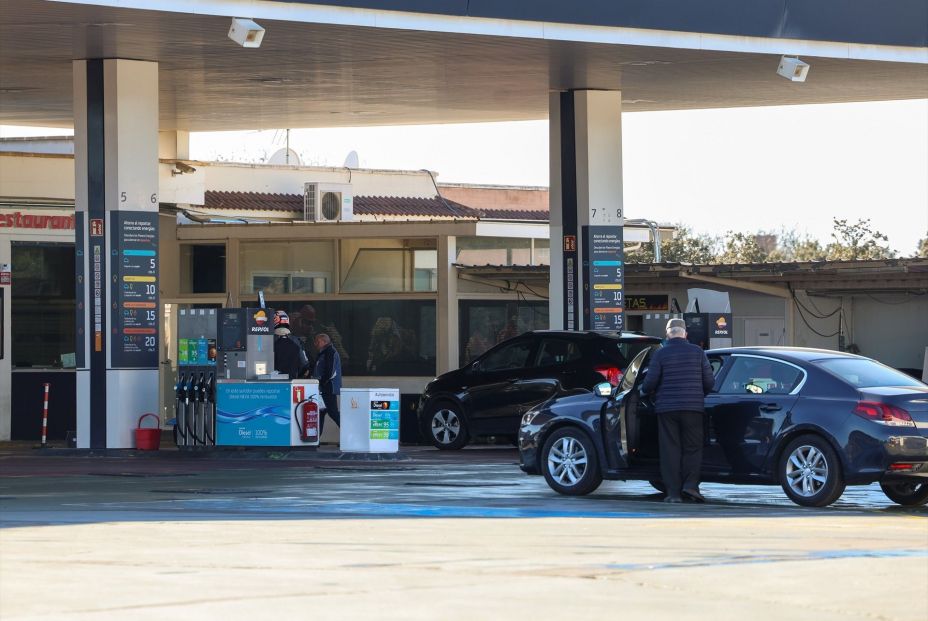 El precio de gasolina y diésel sigue subiendo en 2025 y está en máximos desde verano