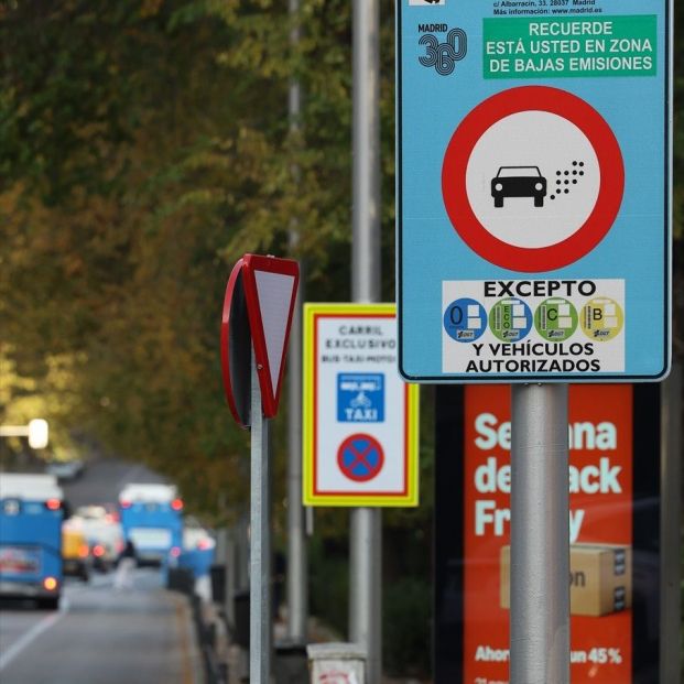 Cartel que marca el inicio de una Zona de Bajas Emisiones en Madrid. Fuente: Marta Fernández / Europa Press