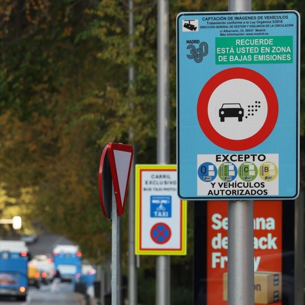 Cartel que marca el inicio de una Zona de Bajas Emisiones en Madrid. Fuente: Marta Fernández / Europa Press