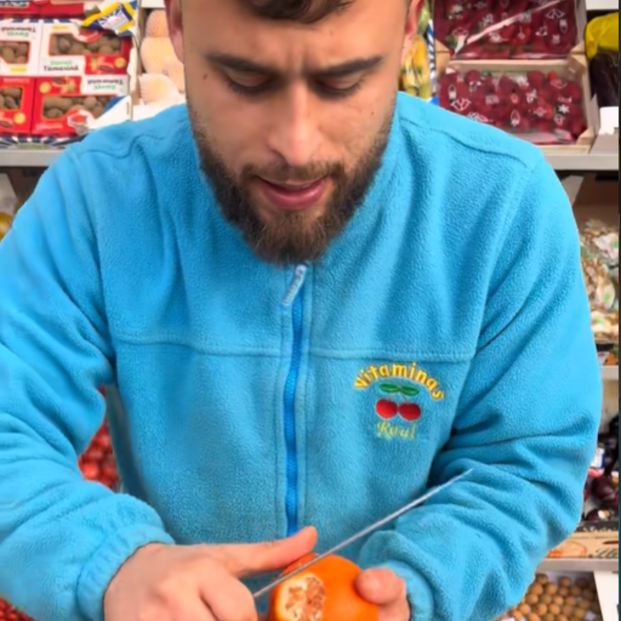 Un frutero explica la mejor manera para diferenciar una mandarina seca de una jugosa (TikTok: @fruterotiktokero)