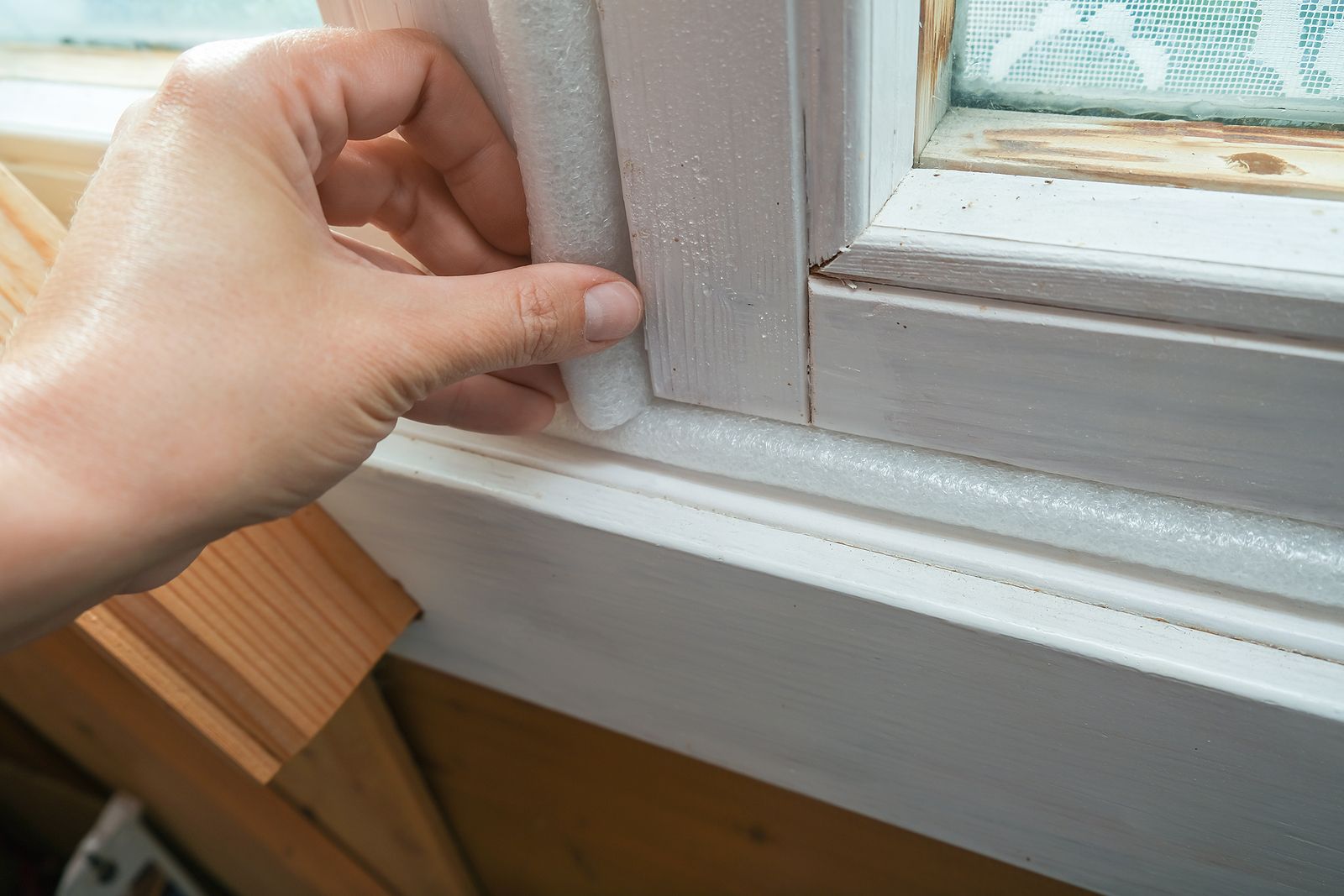 El truco que usan en Corea y Finlandia para aislar ventanas y mantener el calor sin radiadores