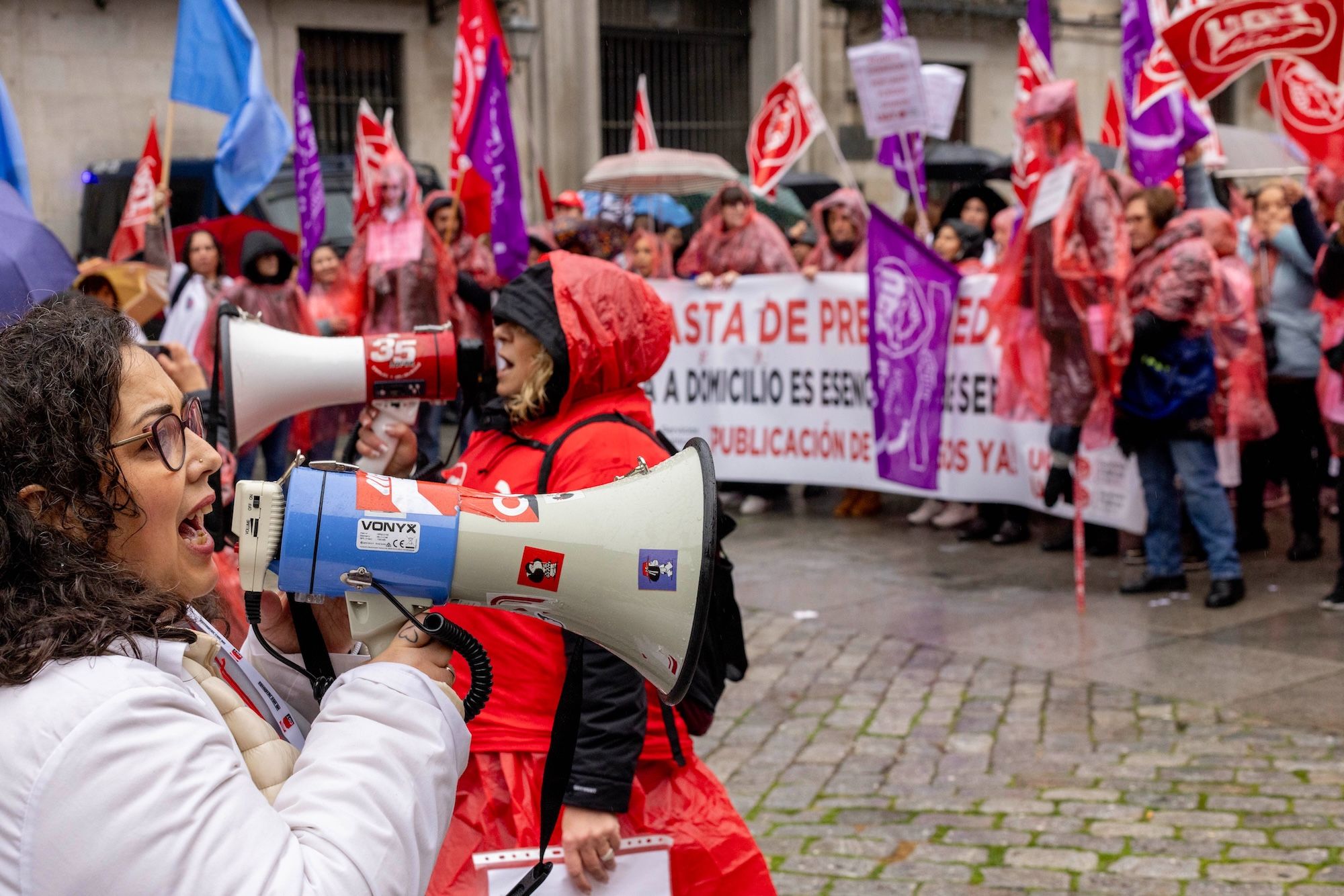 Almeida promete a las trabajadoras de Ayuda a Domicilio "valorarlas como merecen"