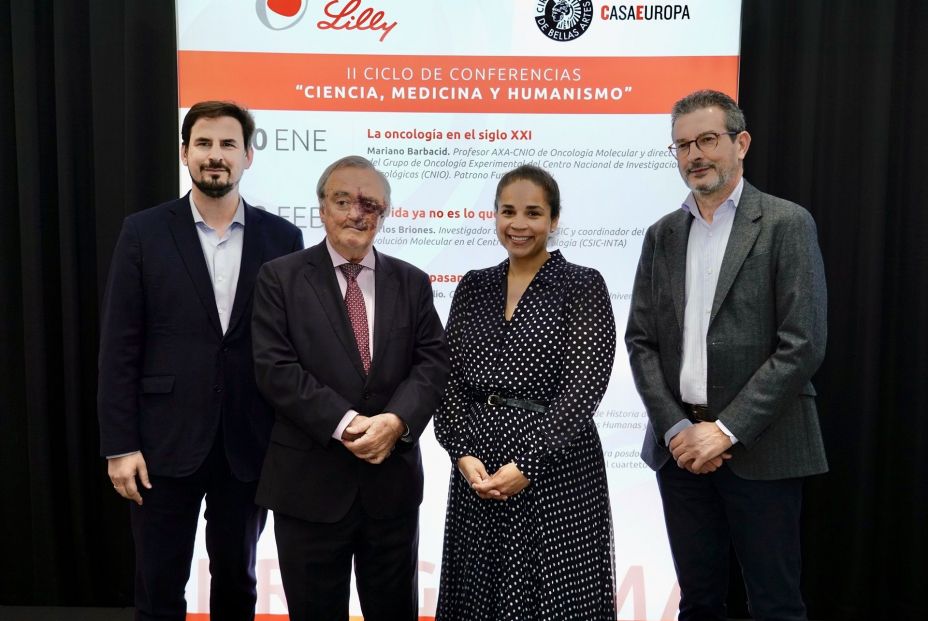 El director del Grupo de Oncología Experimental del Centro Nacional de Investigaciones Oncológicas (CNIO), Mariano Barbacid, durante la inauguración del II Ciclo de Conferencias «CIENCIA, MEDICINA Y HUMANISMO».