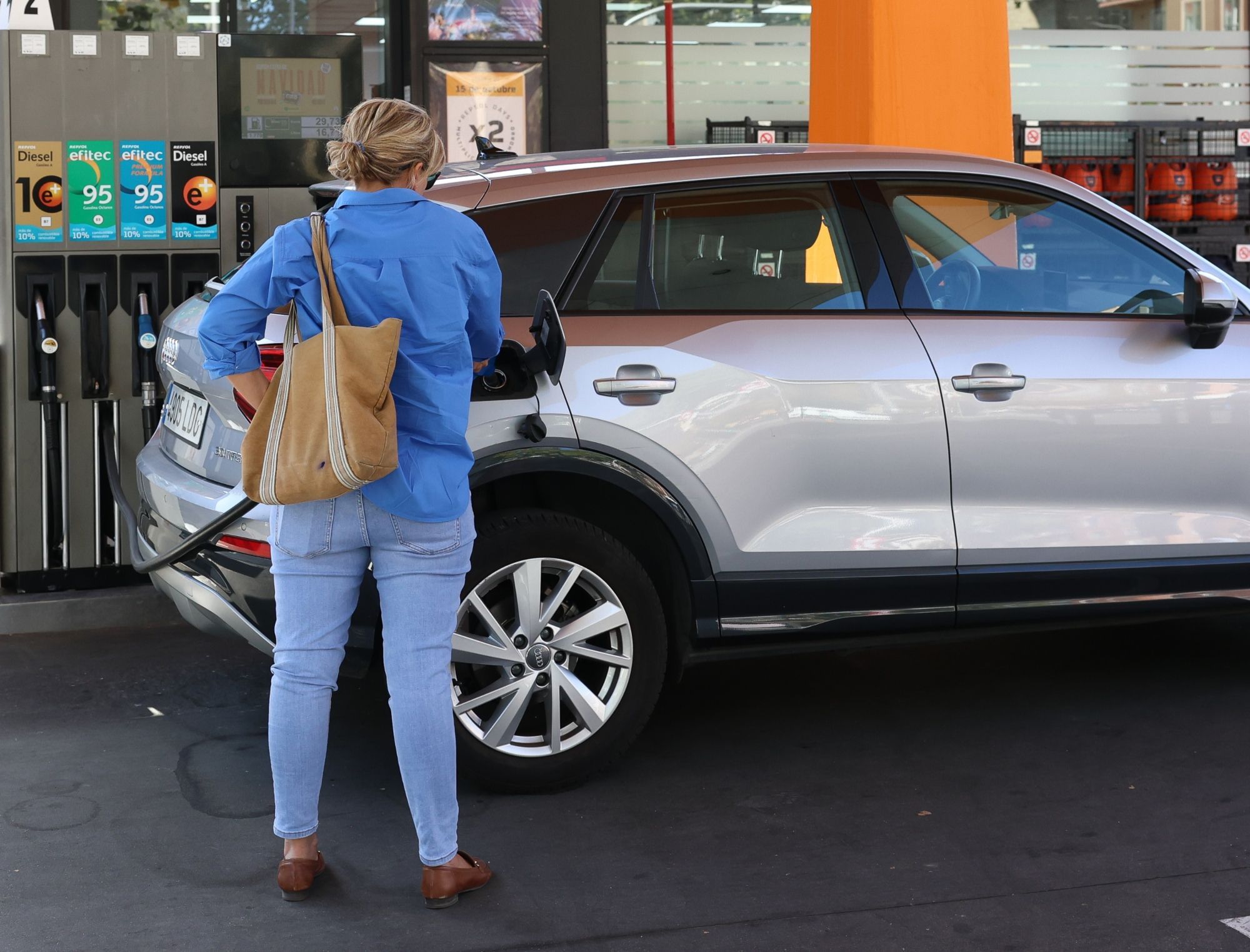 Ahorro en gasolina: esta es la mejor hora y el mejor día de la semana para repostar