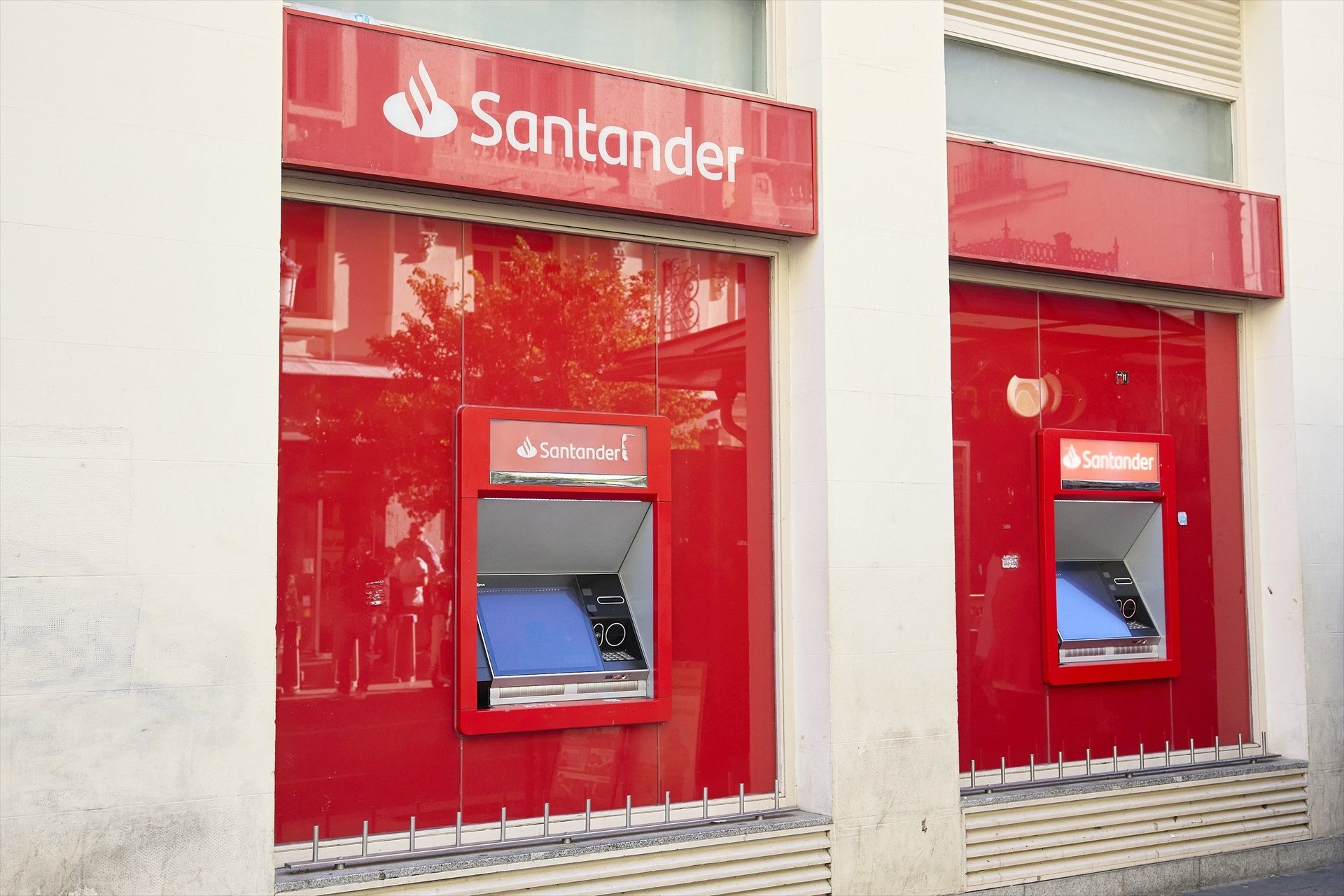 Santander España soluciona el error técnico que duplicaba cargos de tarjeta a algunos clientes