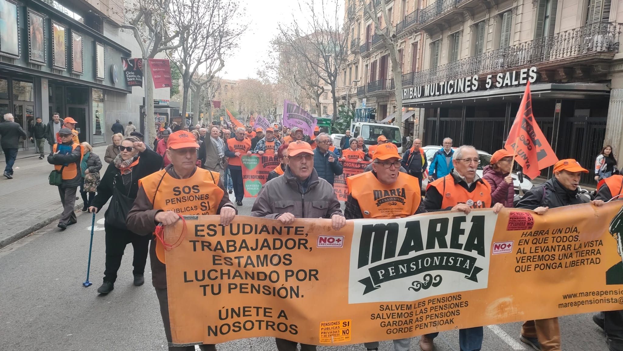 Pensionistas se manifiestan en Barcelona por la revalorización de las pensiones en febrero