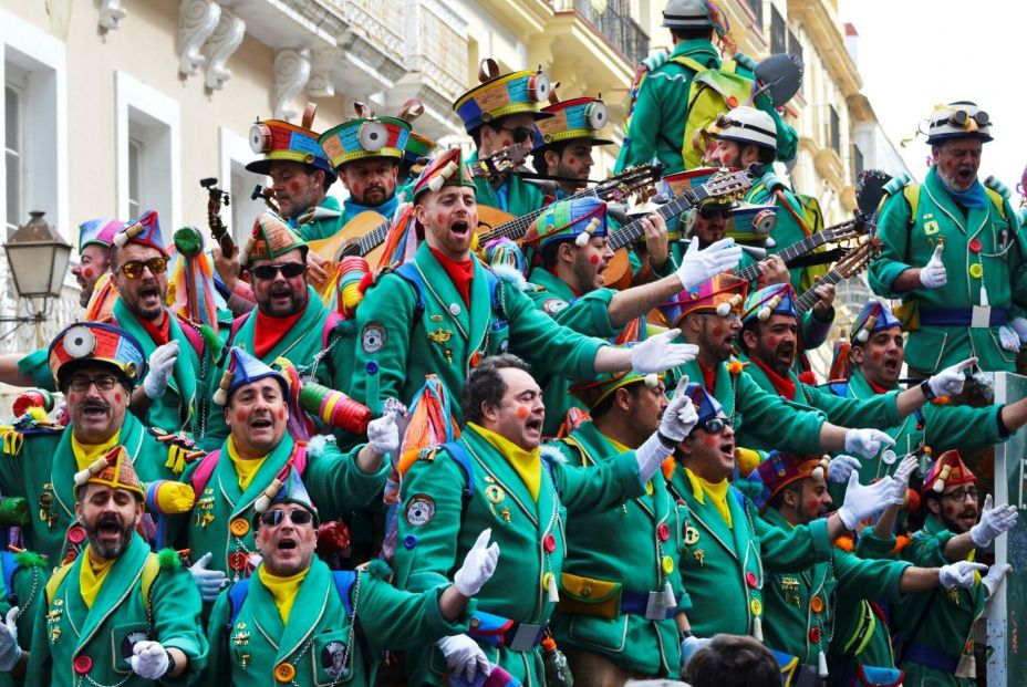 Imagen de una murga del carnaval de Cádiz. Fuente: Cádiz Turismo