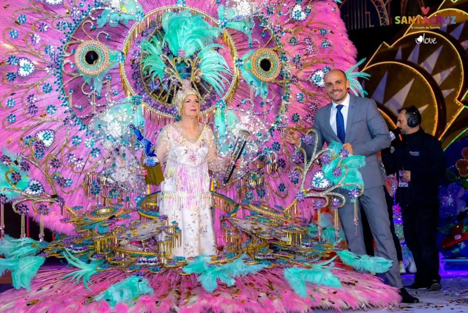 Reina de los Mayores 2023 del carnaval de Tenerife. Fuente: Carnaval de Tenerife