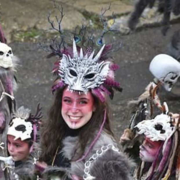 Primer plano de la musa del carnaval 2025 de La Bañeza, Estela Santos. Fuente: Carnaval de La Bañeza