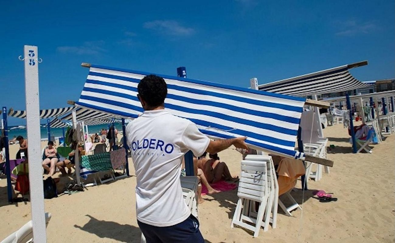 Los 1.400 toldos de las playas de San Sebastián se sortearán en marzo