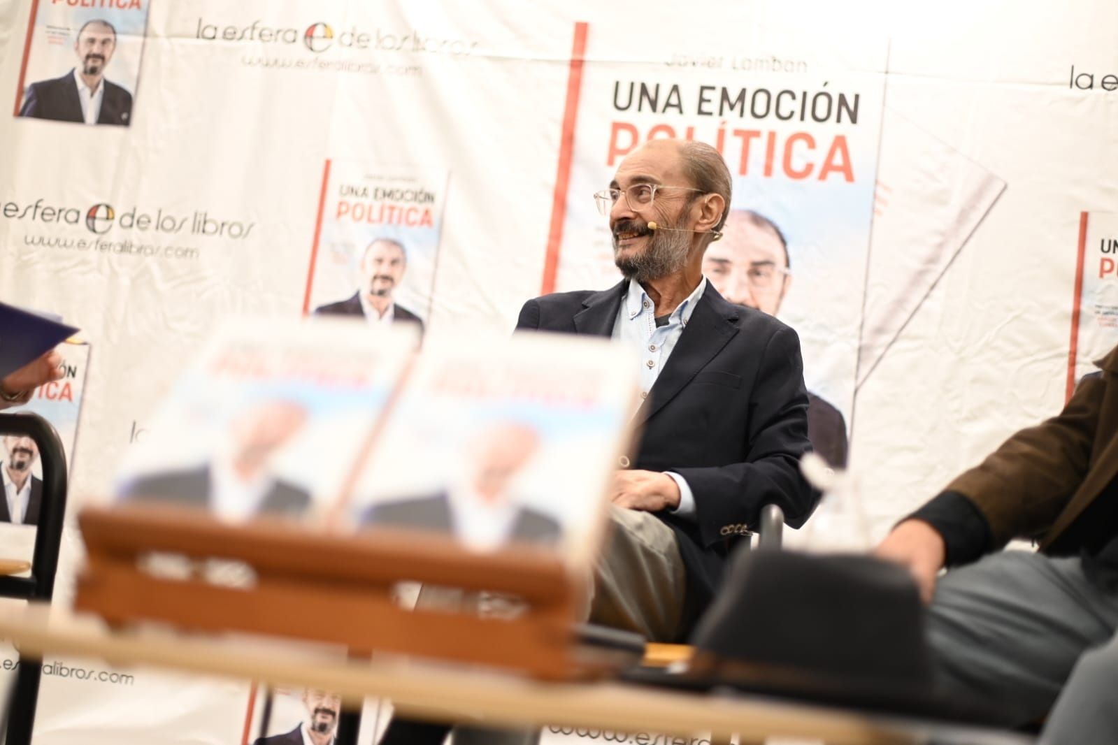 Javier Lambán presenta su renuncia como senador y deja la política