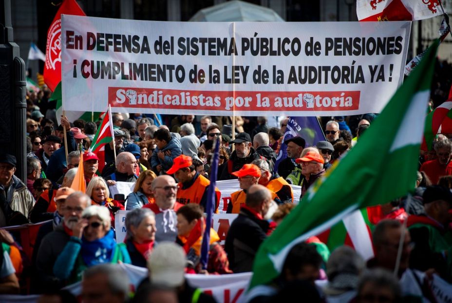 EuropaPress 6303486 decenas personas manifestacion pensiones publicas plaza neptuno puerta sol (1)