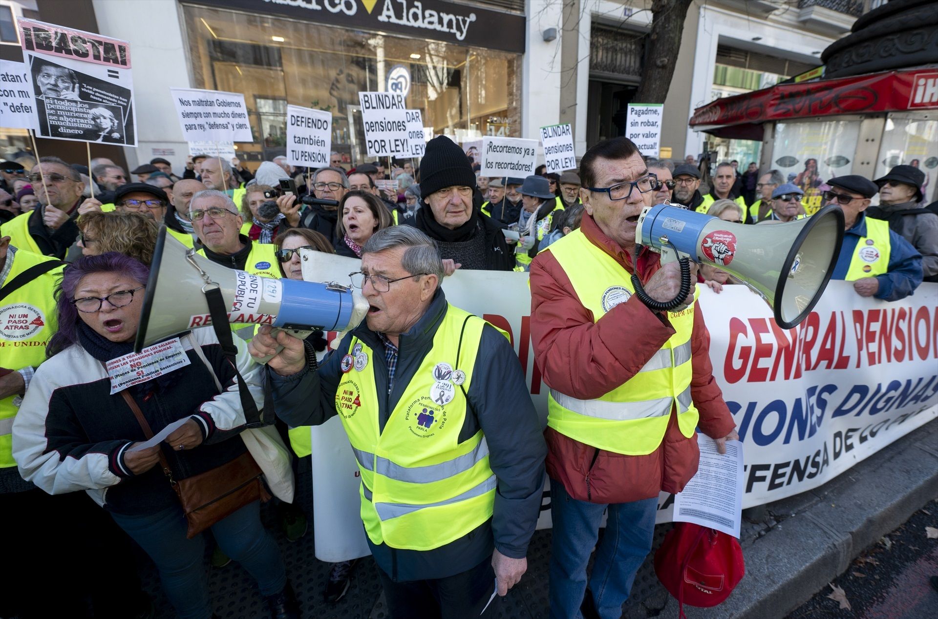 Protestas en toda España: "Con las pensiones y derechos sociales no se juega"