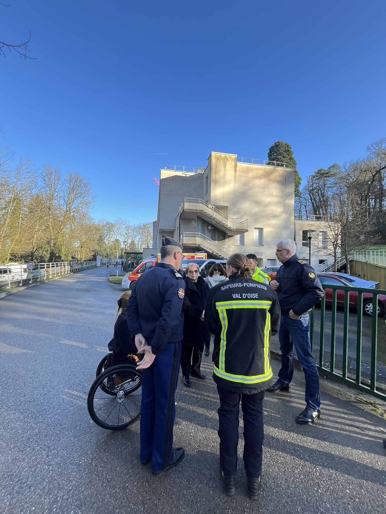 Tres muertos y nueve heridos en un incendio en una residencia de mayores de París