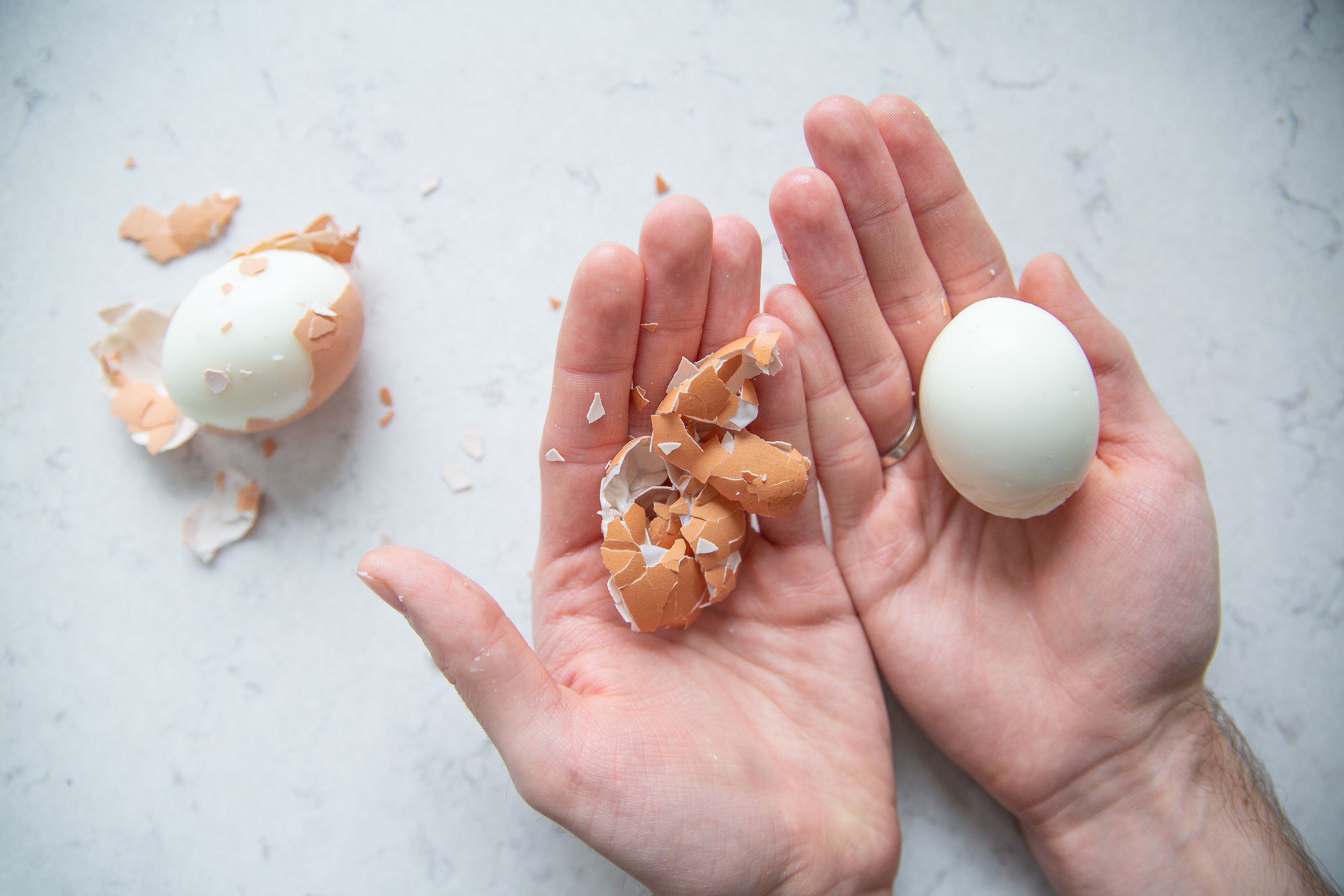 El truco para que los huevos cocidos se pelen solos