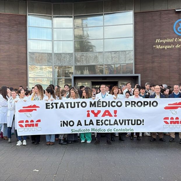 EuropaPress 6509946 250 medicos cantabria secundan valdecilla protesta contra estatuto marco (1)