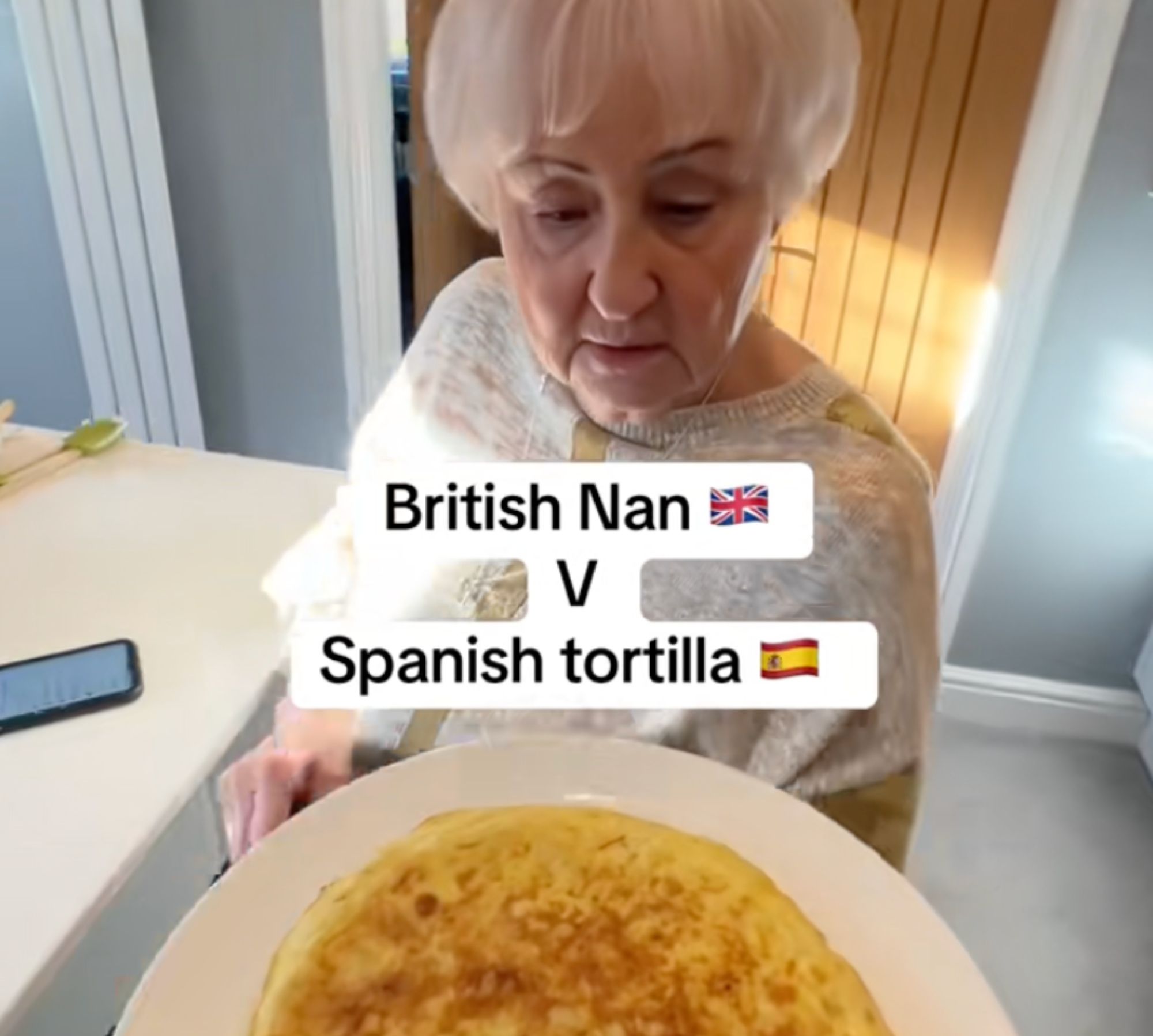 VÍDEO: Una británica prueba por primera vez la tortilla de patata y da su opinión "honesta" (TikTok)