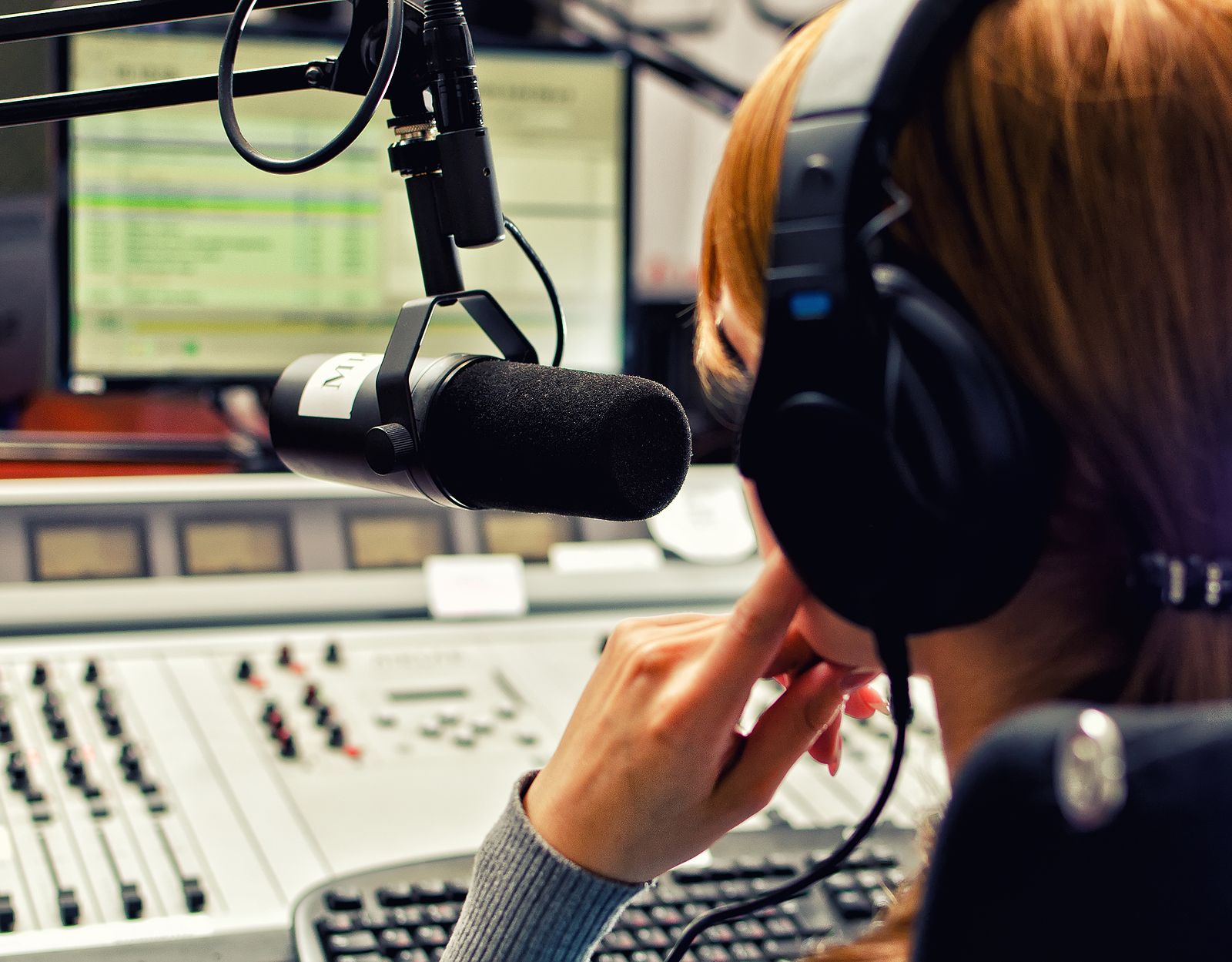 Las radios celebran su Día Mundial: viaje en autobús, oyentes protagonistas y recuerdo a la DANA