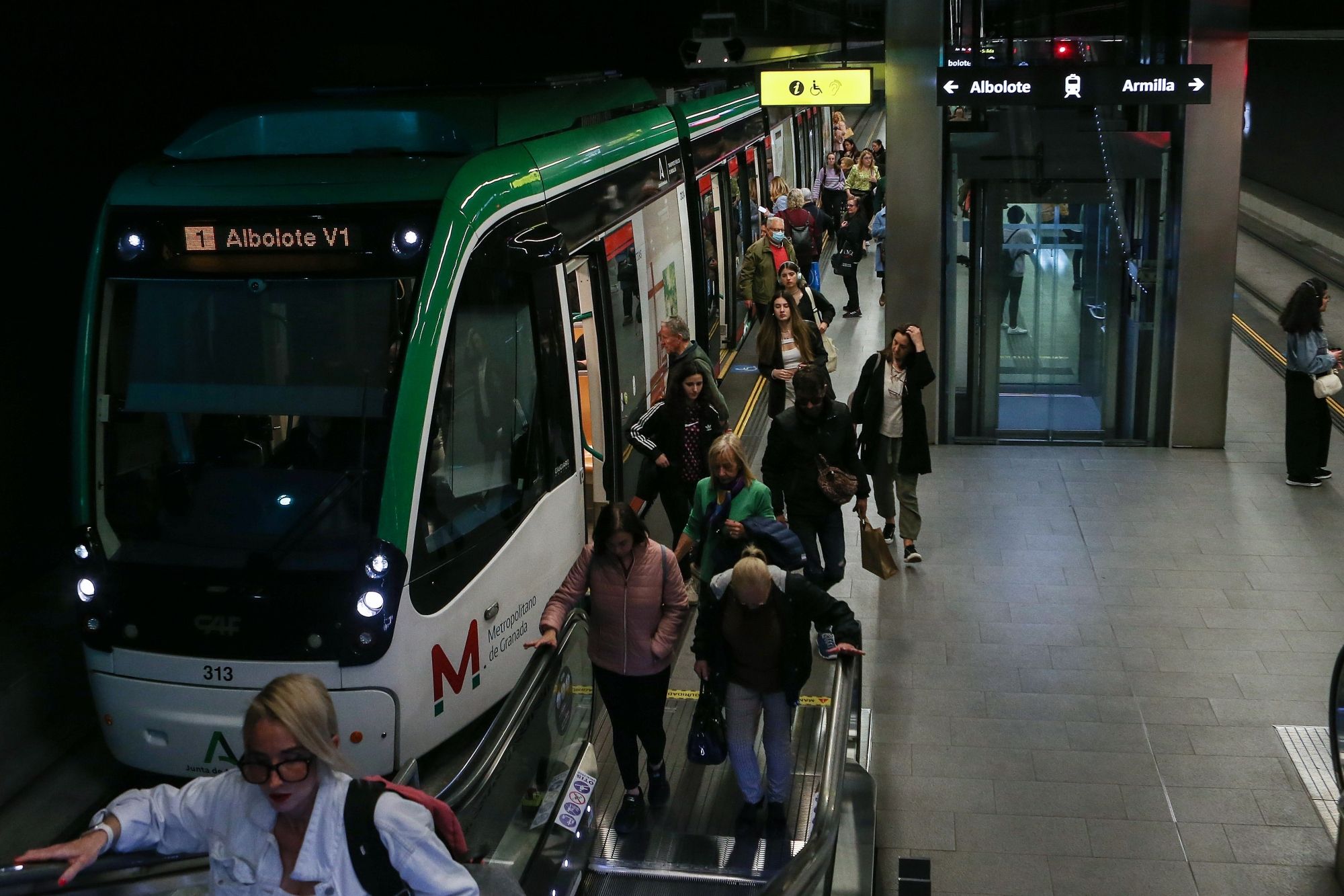 El Metro de Granada, primer medio de transporte público reconocido por su compromiso con los mayores (Europa Press)