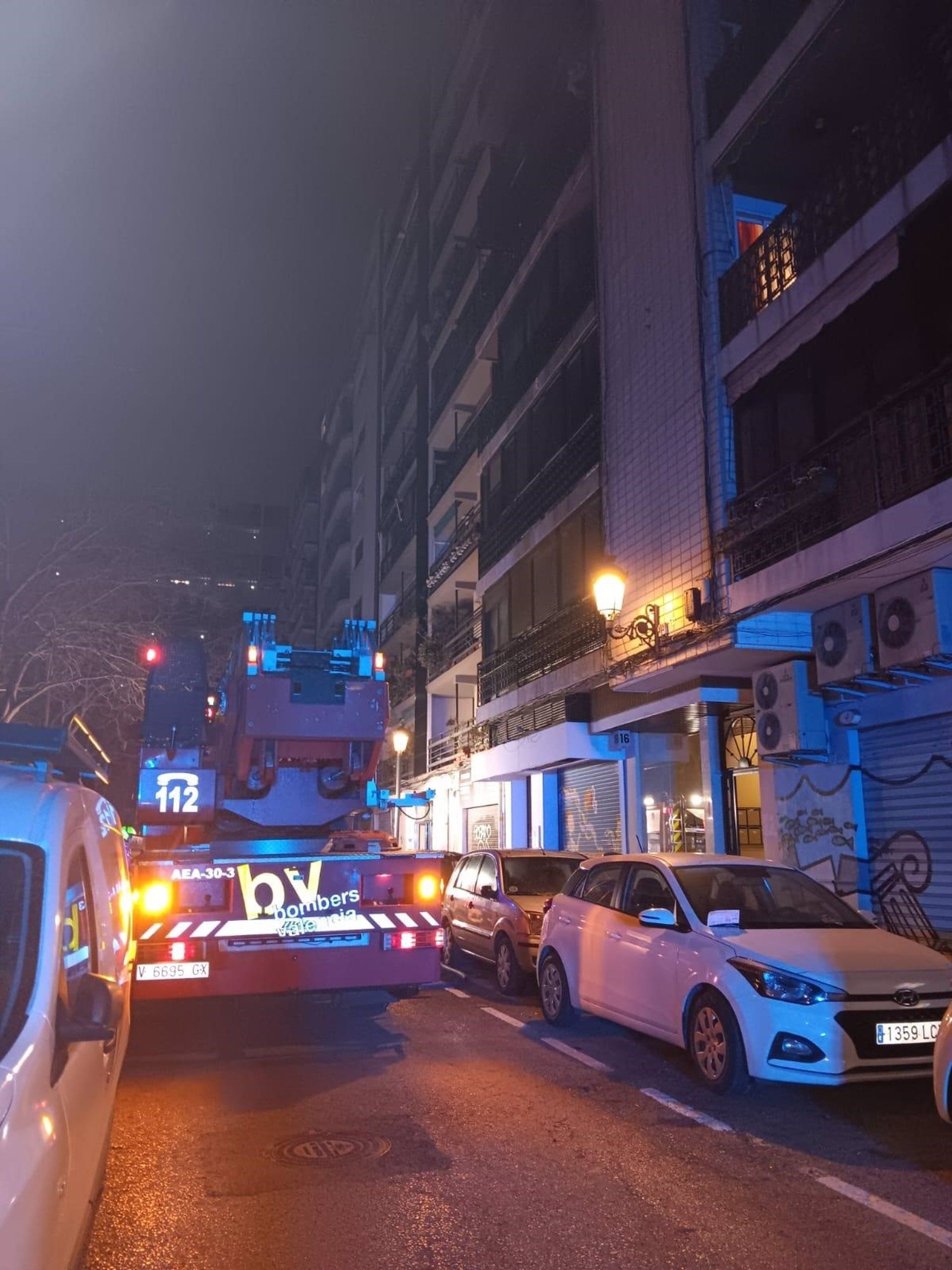 Dos fallecidos de 76 y 83 años en el incendio de una vivienda en Valencia