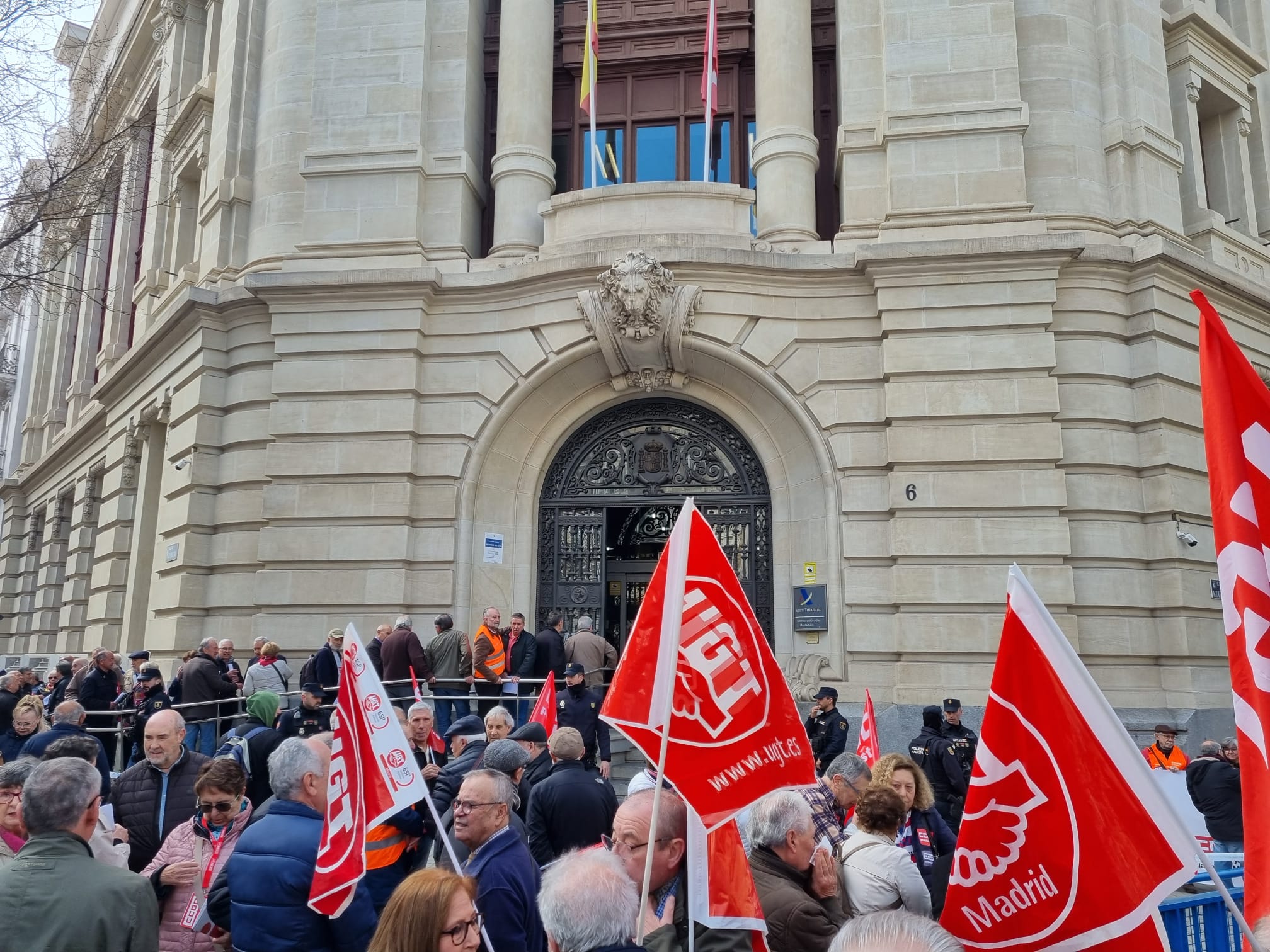 Los pensionistas mutualistas salen a la calle en toda España para reclamar la devolución del IRPF