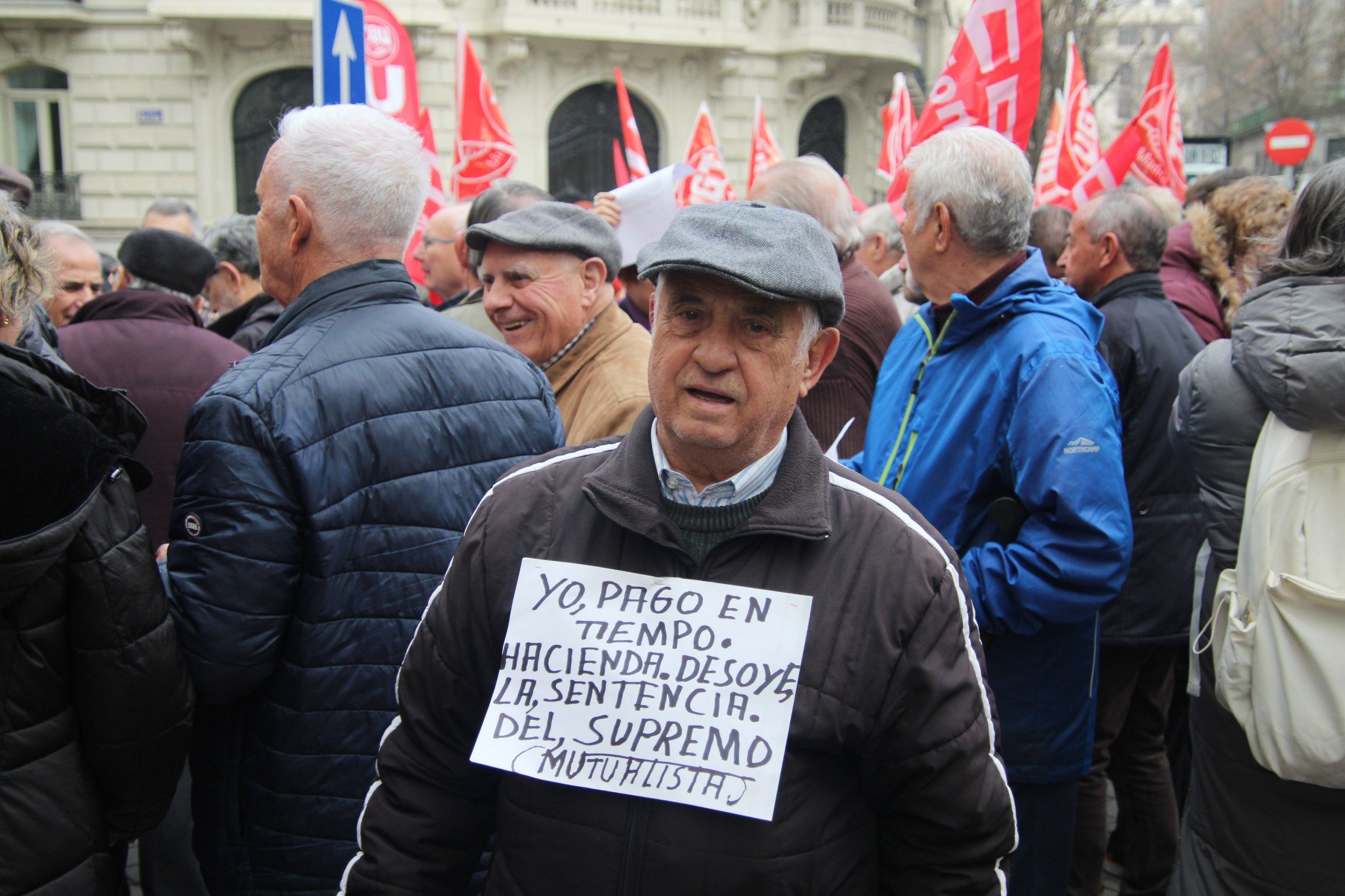 Los pensionistas mutualistas claman en la calle contra Hacienda: "Exigimos que rectifique"