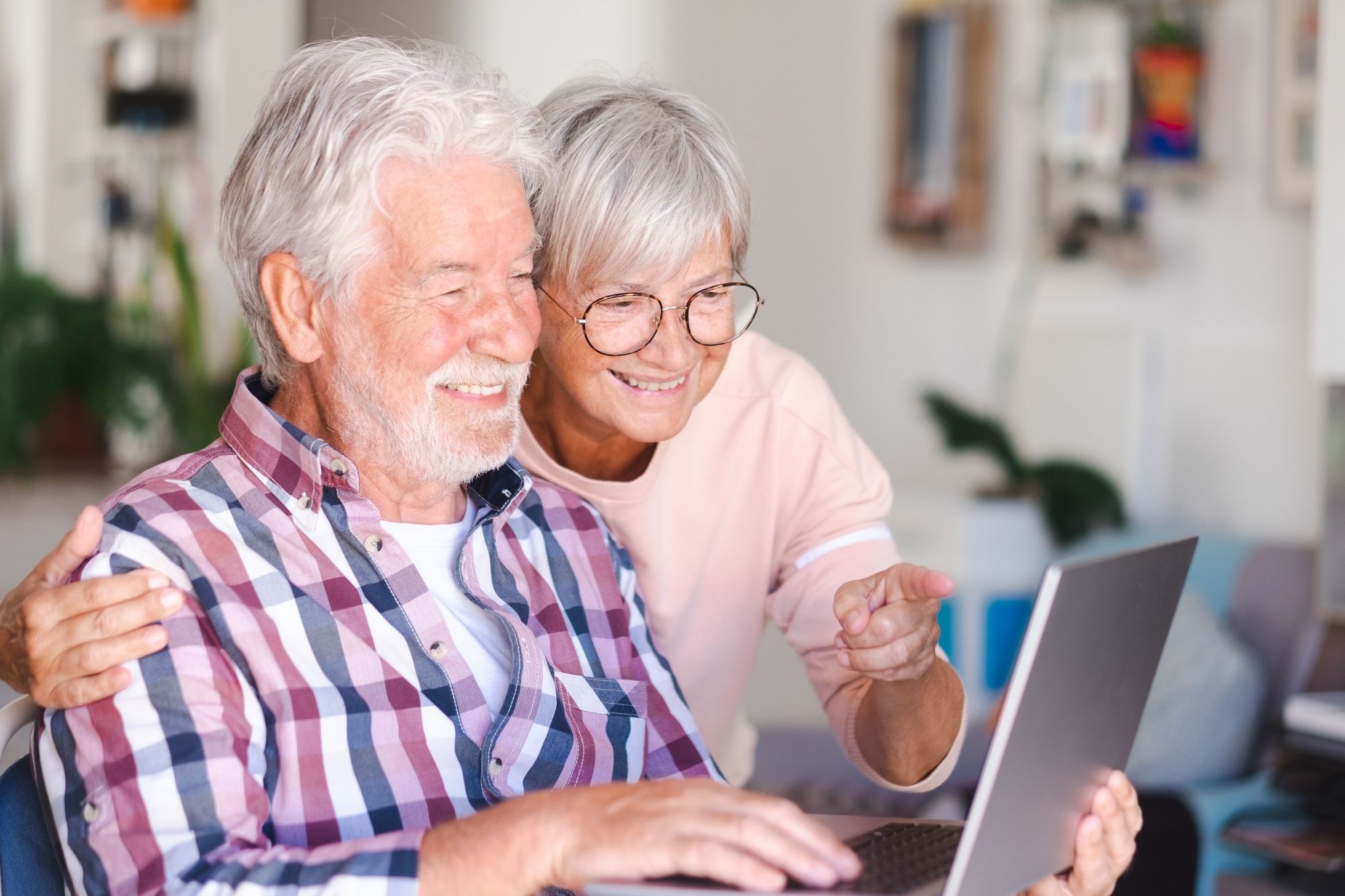 Salamanca presenta una nueva edición de sus Talleres Abiertos Mensuales y Temáticos para mayores (Bigstock)