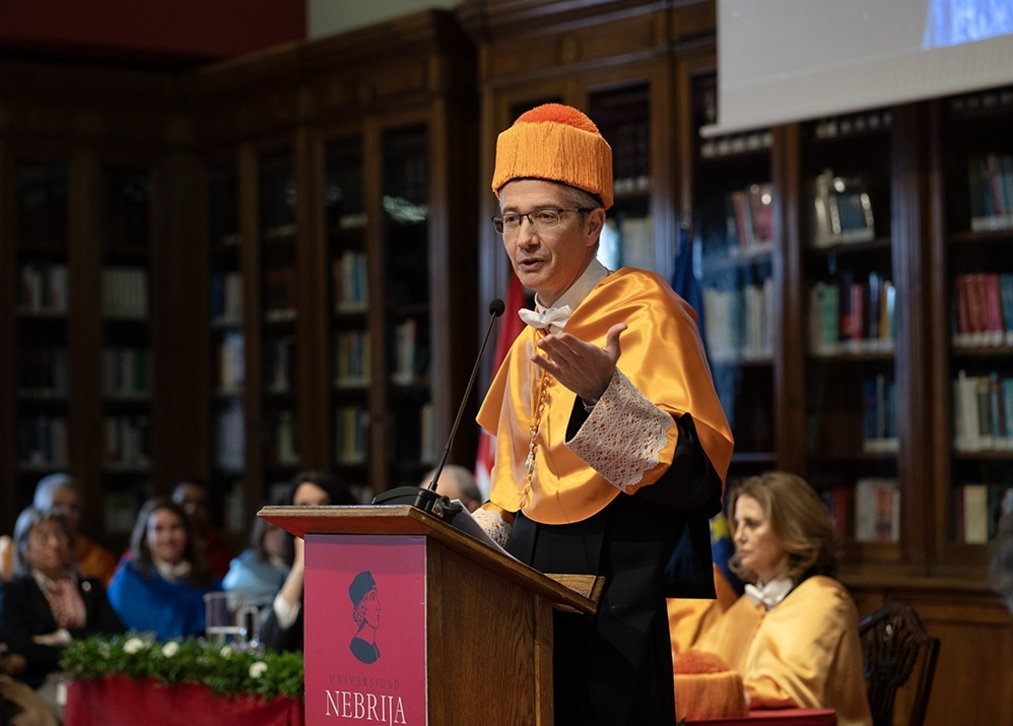 El exgobernador del Banco de España Hernández de Cos, investido doctor `honoris causa´ 