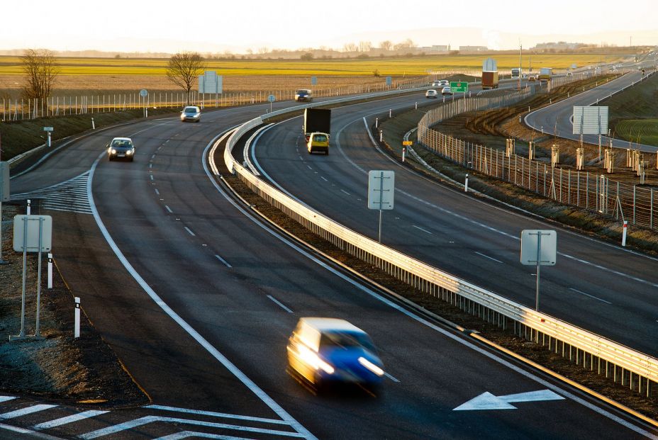 Este es el país europeo que aumentará el límite de velocidad a 150 km/h