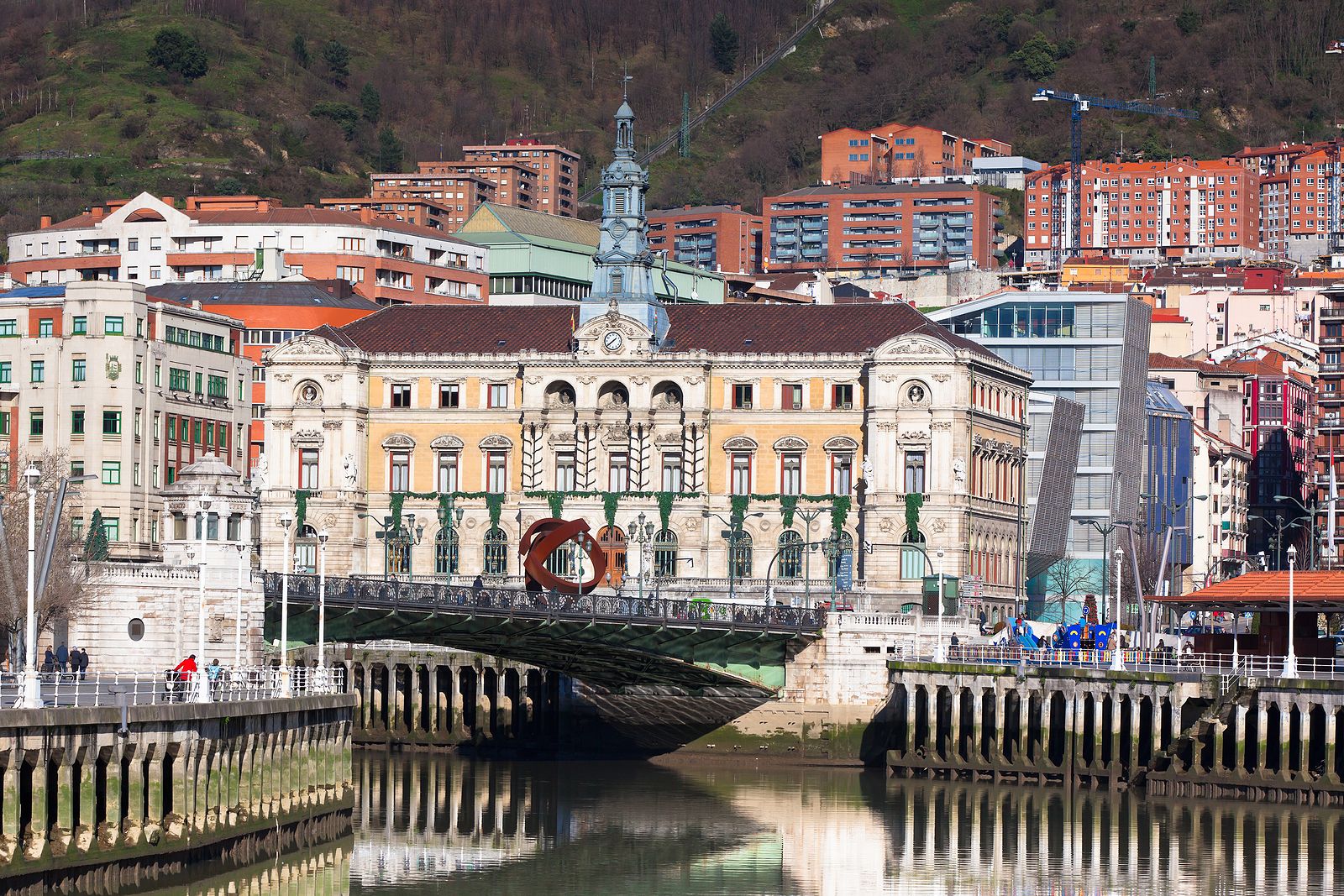 ¿Cuáles son los edificios más antiguos de Bilbao?