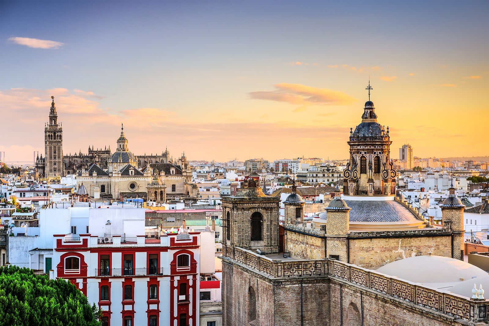 ¿Cuáles son los edificios más antiguos de Sevilla? (Bigstock)