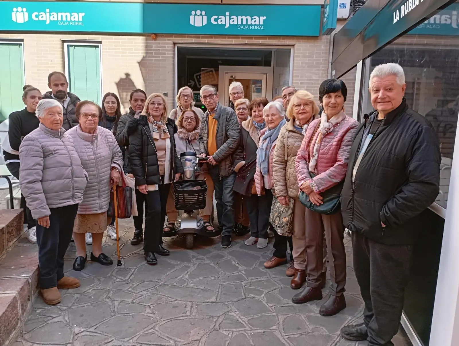 La localidad valenciana de Serra se moviliza para que Cajamar no cierre la única sucursal del pueblo