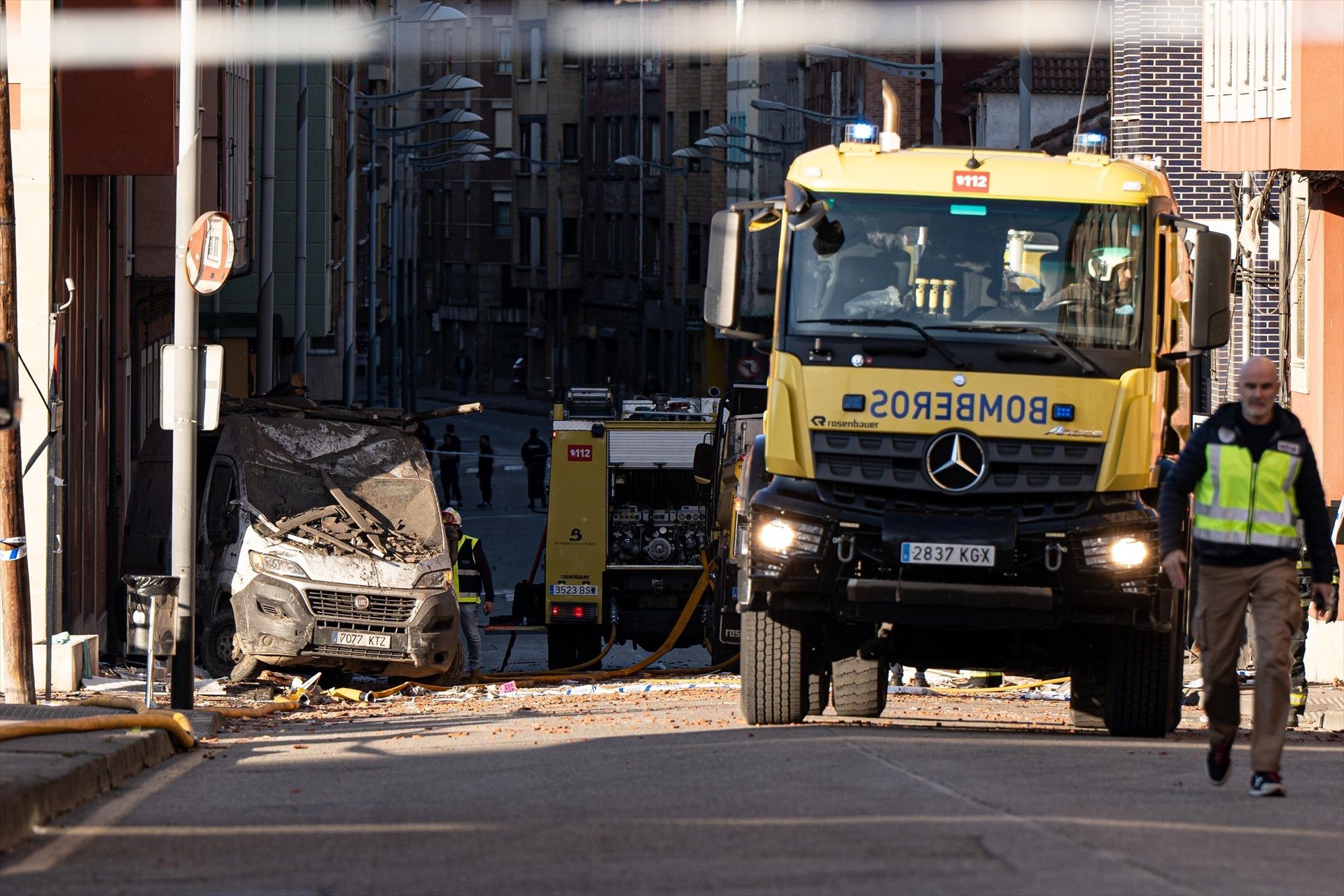 Gran explosión de gas en un edificio de Mieres (Asturias) con 18 heridos: "Creí que me moría"