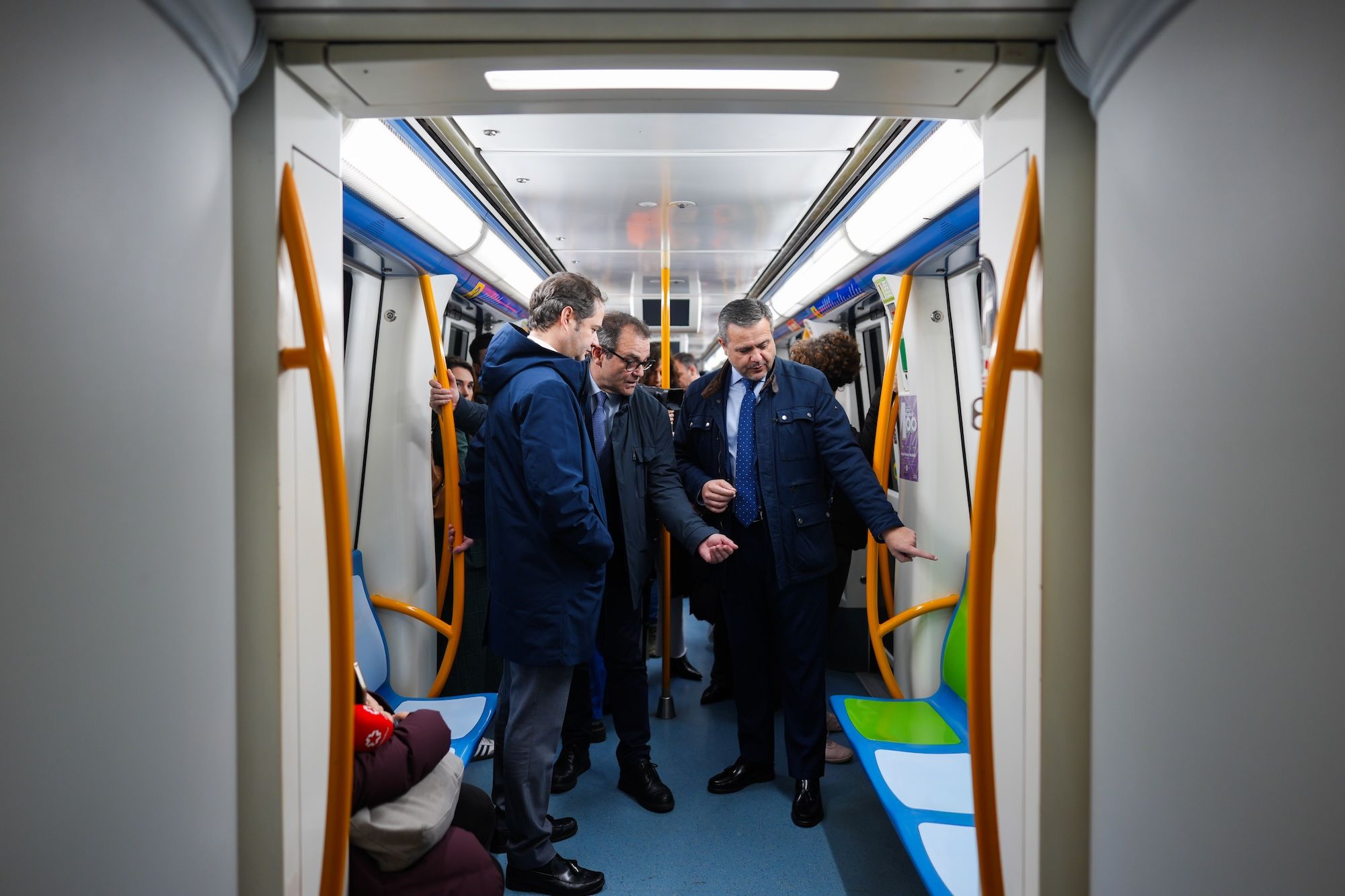 Los asientos verdes reservados para mayores se extenderán a todas las líneas del Metro de Madrid