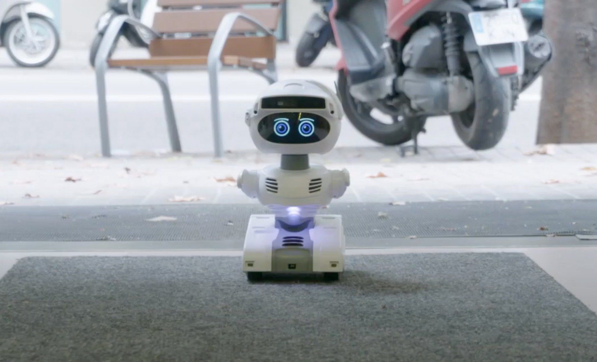 Conoce a ARI: el robot que transformará la vida de los mayores de Barcelona