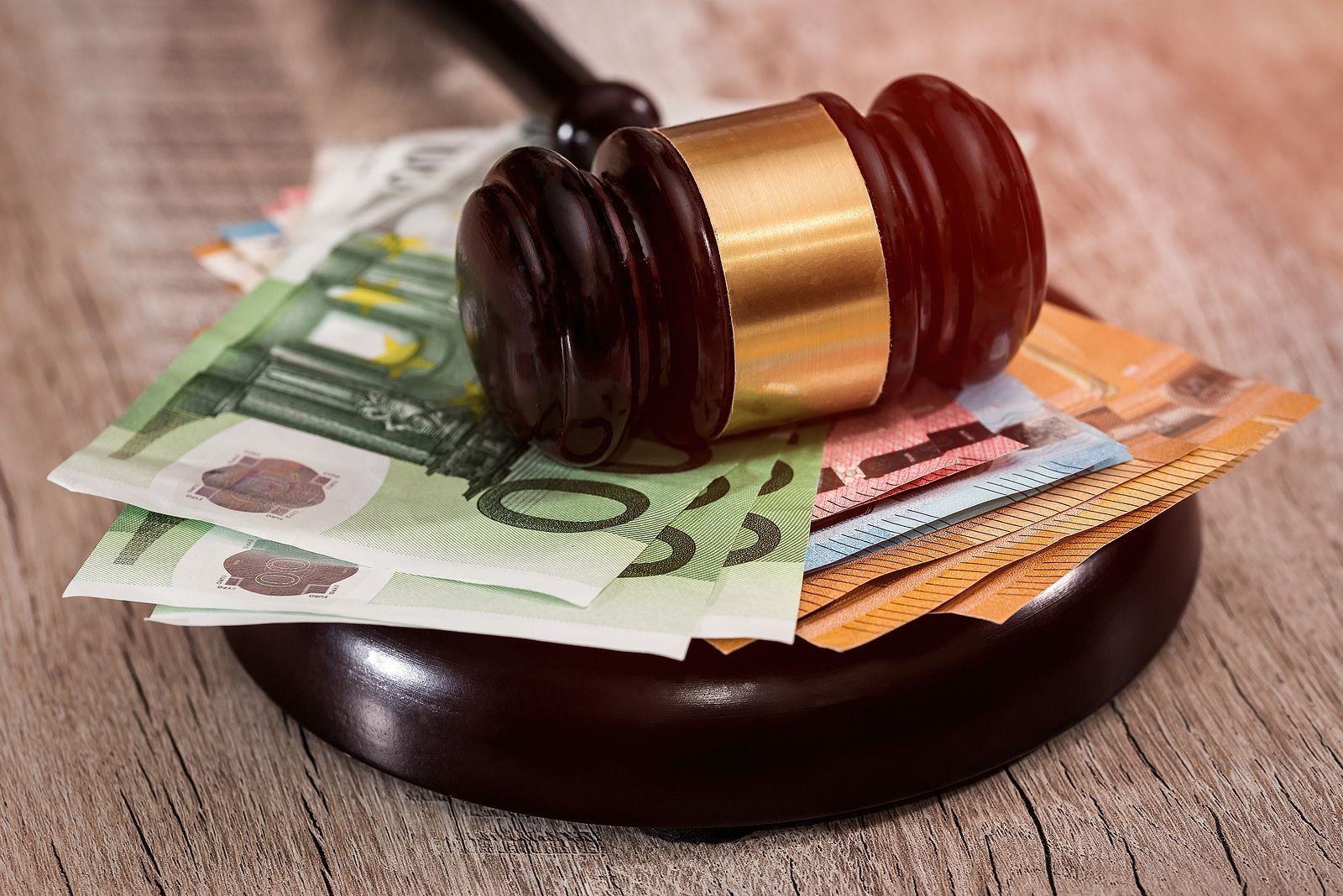 La OCU pide al Banco de España que sancione a los bancos que obligan a litigar a sus clientes. Foto: Bigstock