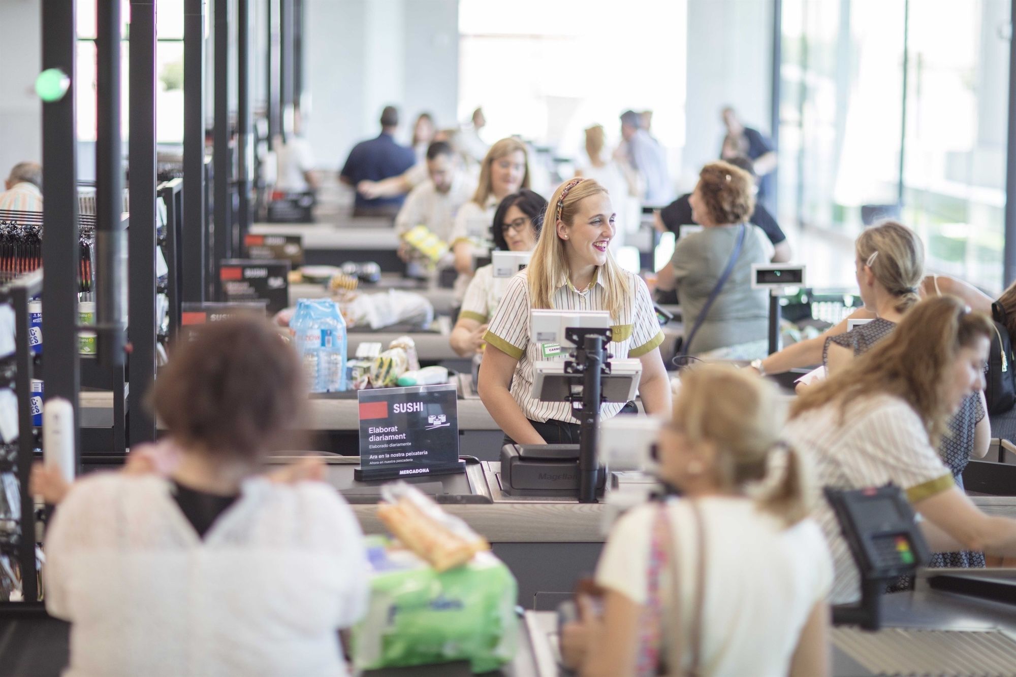 Mayores y colas en los supermercados