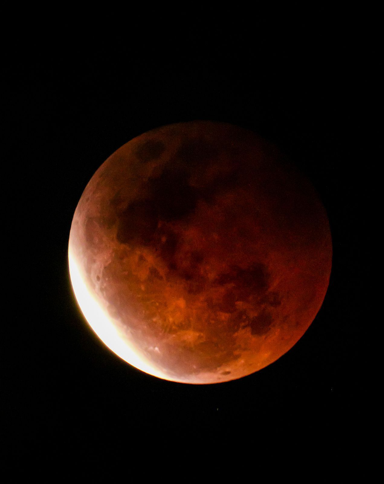 Eclipse lunar del 13 y 14 de marzo de 2025: cómo y cúando ver la luna roja