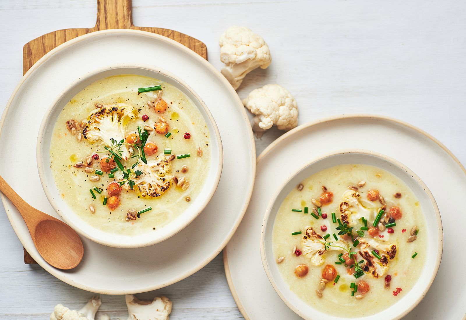 Cómo cocinar coliflor: una sencilla receta en crema y un plato con estrella del chef Ramón Freixa. Foto: bigstock