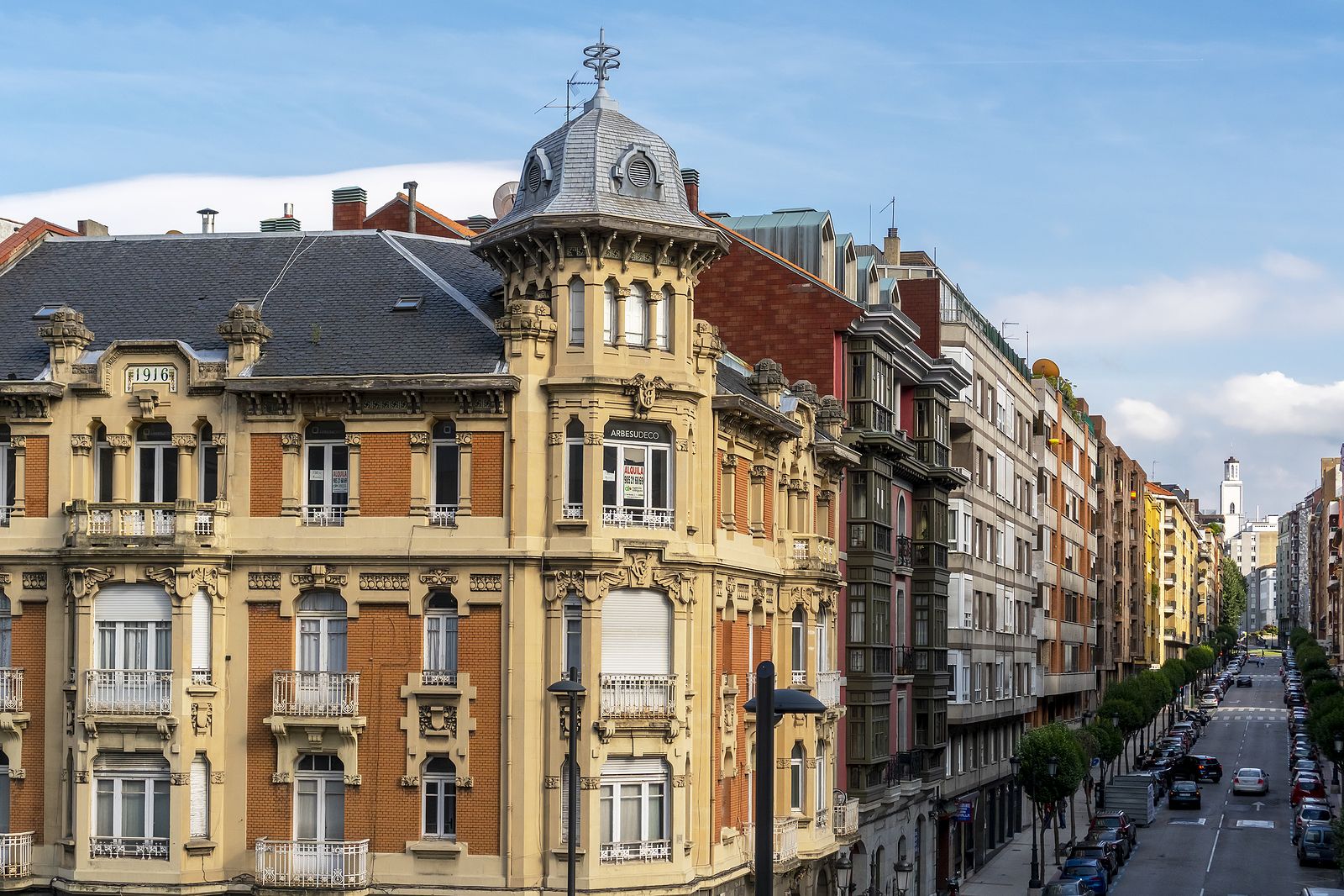 ¿Cuáles son los edificios más antiguos de Oviedo? (BigStock)