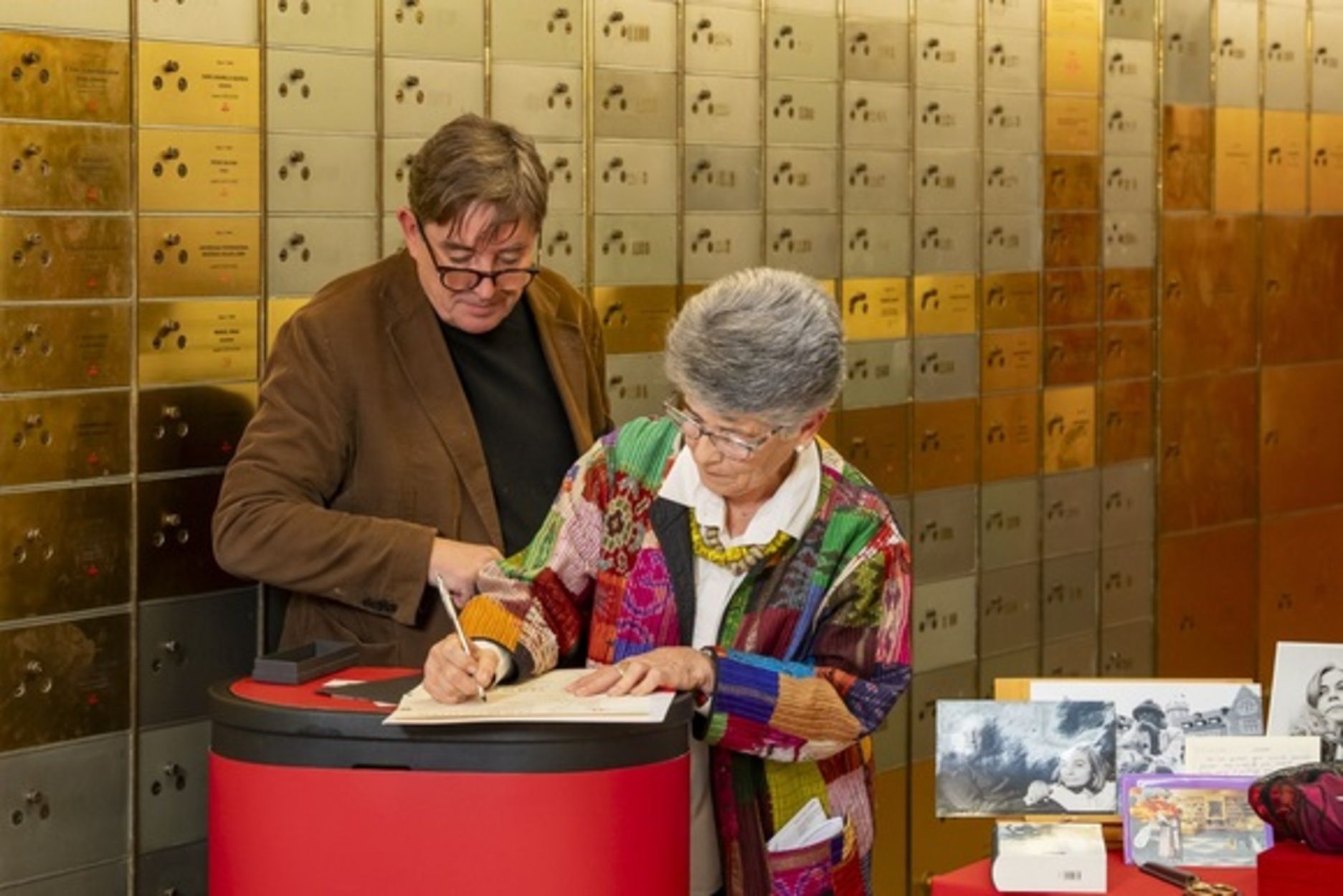 El legado más íntimo de Carmen Martín Gaite ya está en la Caja de las Letras