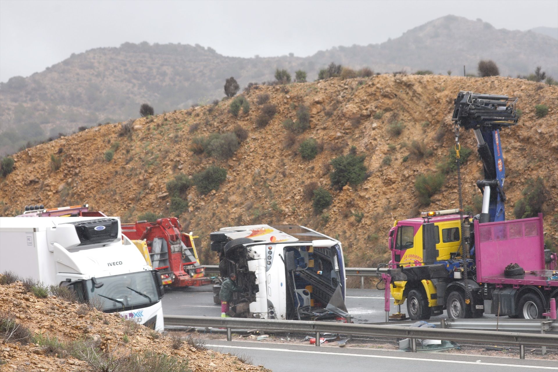 EuropaPress 6588969 efectivos emergencias atienden heridos vuelco autobus altura cabezo torres